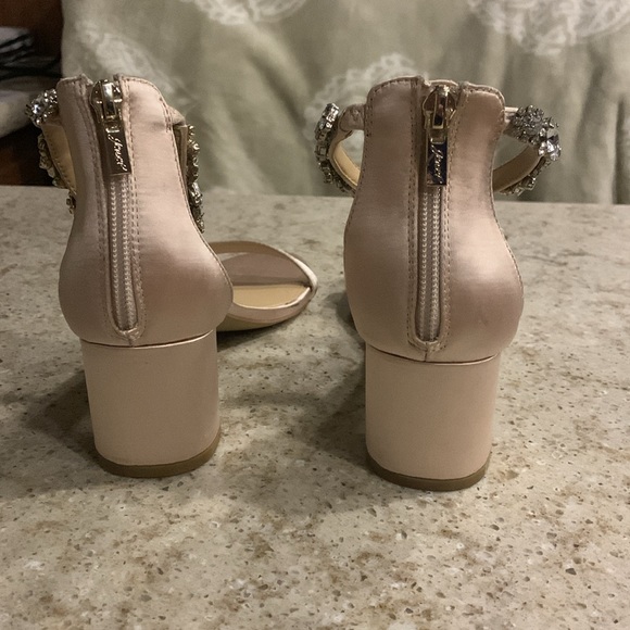 NWOT Jewel Badgley Mischka Catalina Champagne Ankle Strap Sandal - Size 7 - Picture 12 of 14